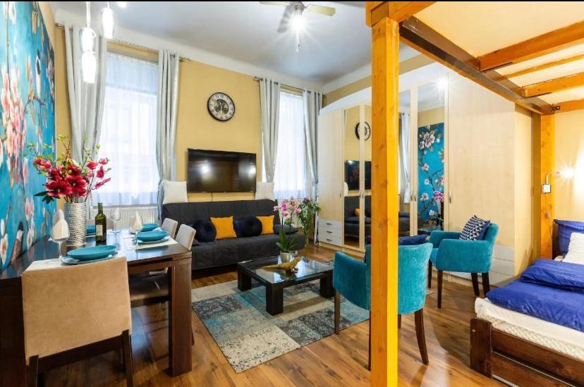 Cherry Blossom Designer Apartment In The Center With Free Parking Budapest Exterior photo