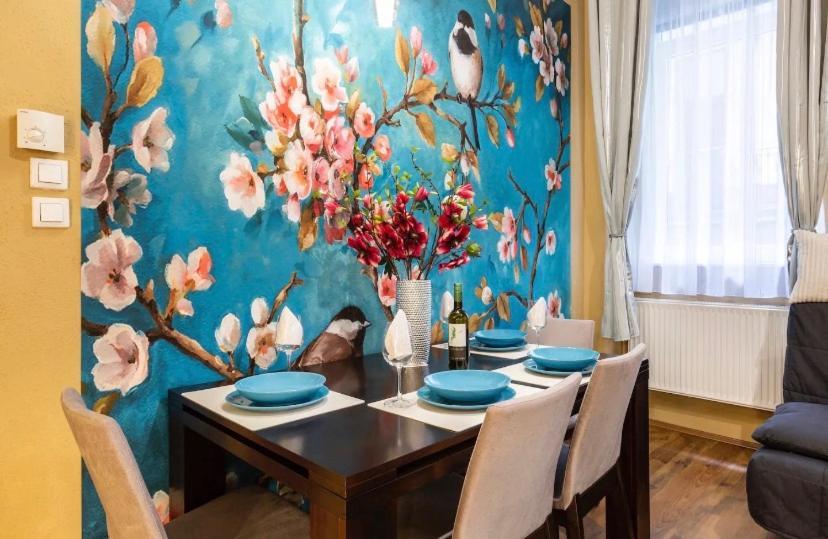 Cherry Blossom Designer Apartment In The Center With Free Parking Budapest Exterior photo