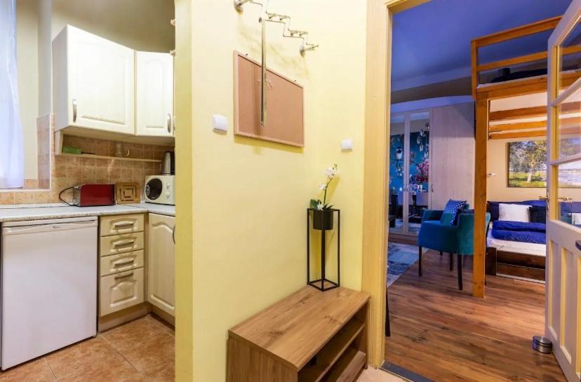 Cherry Blossom Designer Apartment In The Center With Free Parking Budapest Exterior photo
